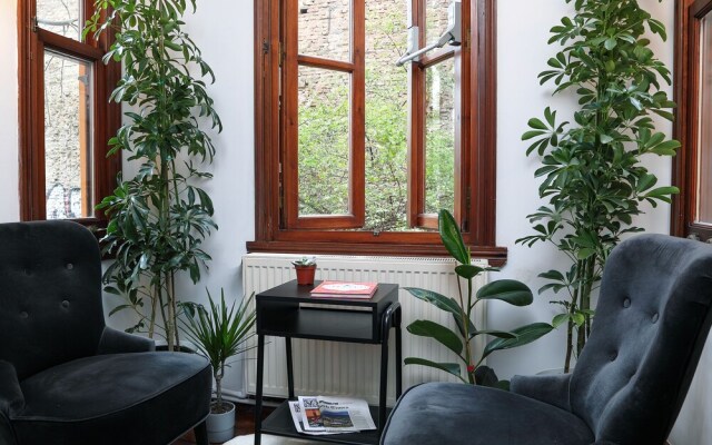 House MOLA Galata