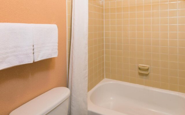 Super 8 Strongsville