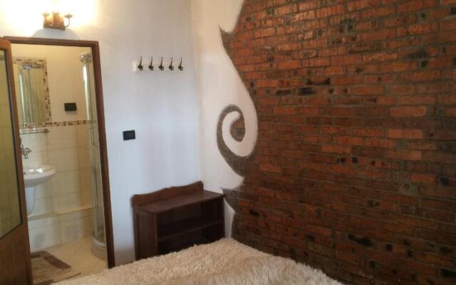 The Old House 1980 Family Hotel