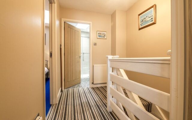 Harry's - 2 Bedroom Holiday Home - Tenby