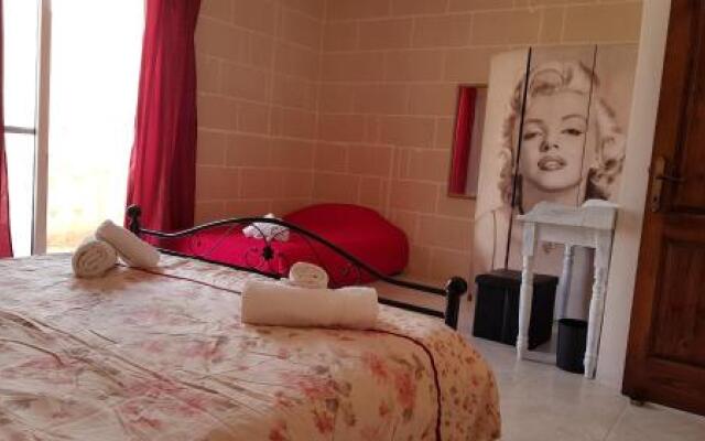 Palm Court Apartment