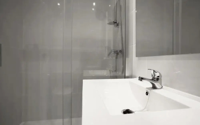 Exclusive 3BD Apartment Near Reina Sofia Museum Reina Sofia II