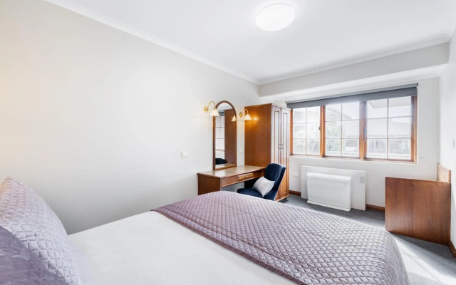 Adelaide Inn