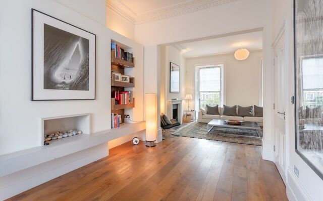 3 Bedroom Family House In Regents Park