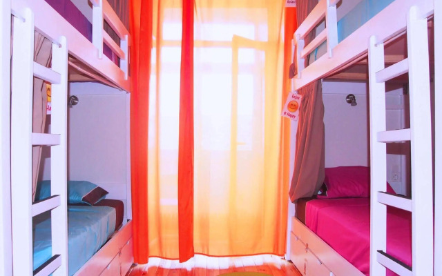 Fly to Lisbon hostel