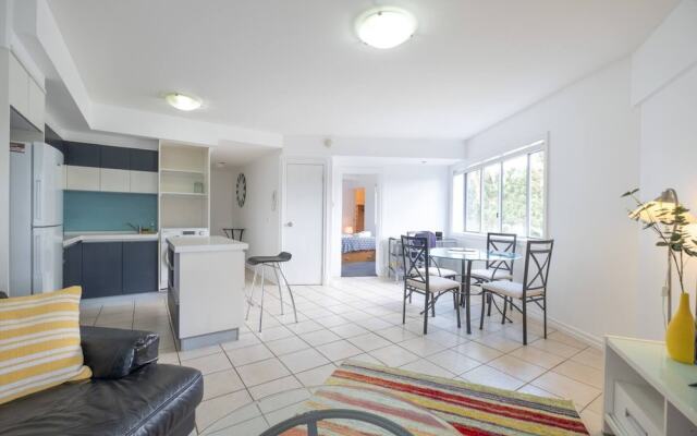 Peaceful 1 Bedroom Apartment with Parking
