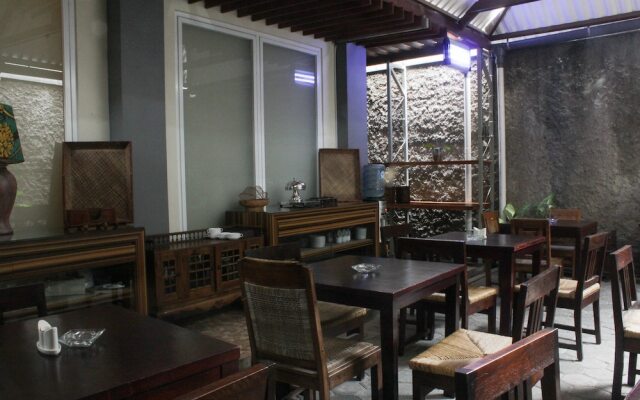 ZEN Rooms Kuningan Anggrek