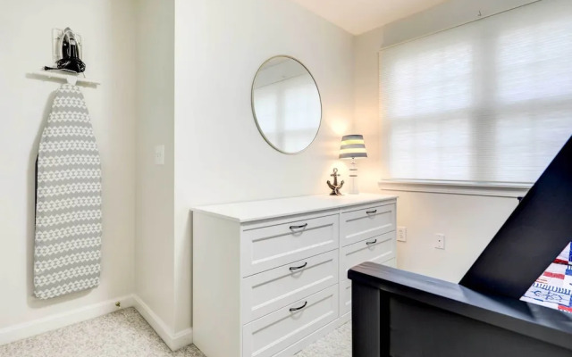 Westerly Retreat ~ 1/4 Mi to Private Beach!