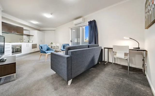 Comfy Lakeside 1-bed With Secure Parking