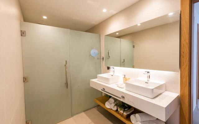 Oceans Views apartment with private jacuzzi, BGSB3