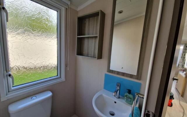 Seaside 8-person Caravan at Rockley Park