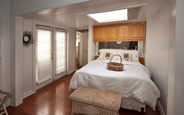 Bungalow Beach Resort