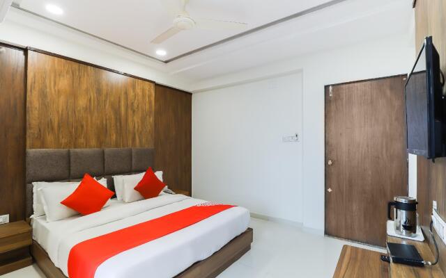 OYO 48388 Hotel Maan Palace