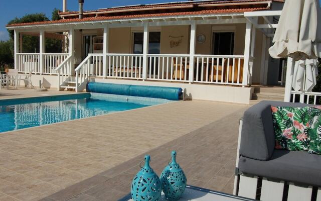 Beautiful Villa Near Sea in Epano Sisi