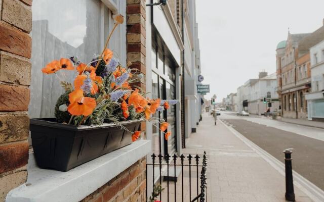 Stylish and Modern 2-bed Apartment in Herne Bay