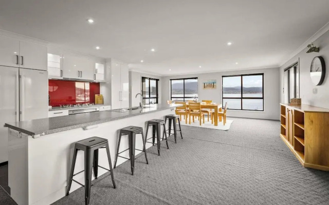 4 Bedroom House - Gorgeous View