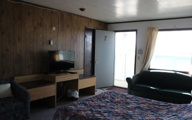 Raval Paradise Motel & RV Park