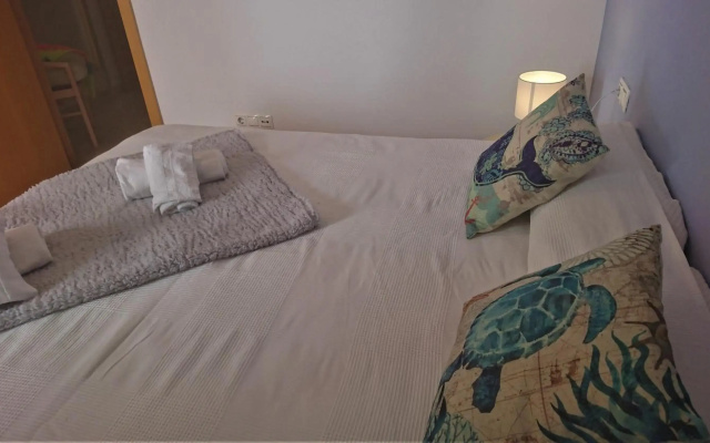 Fantastic apartment with private patio BEACH 10 mins walk