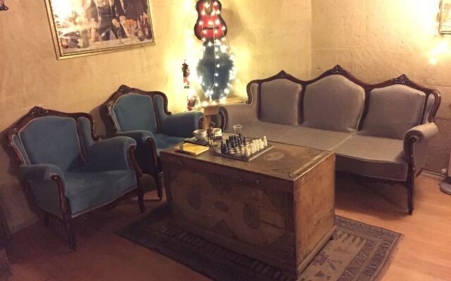 Helios Cave Hotel