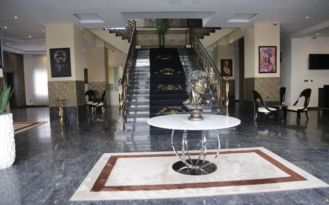 Oak Haven Hotel And Suites