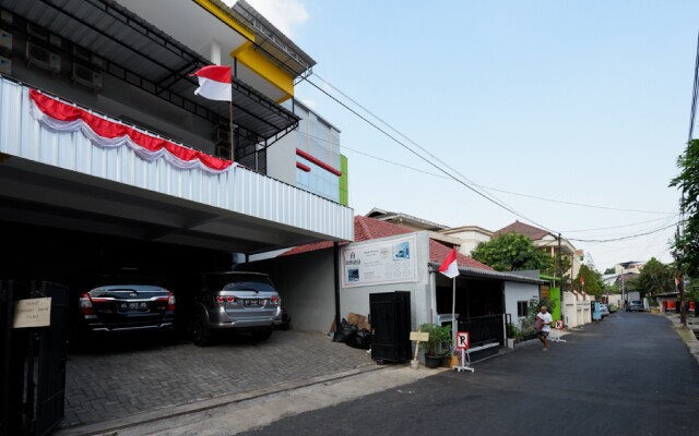 RedDoorz near Plaza Simpang Lima