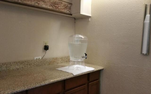 Rodeway Inn Mitchell