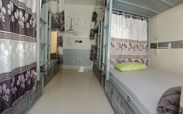 Europe Town Hostel & Bar - Adults Only