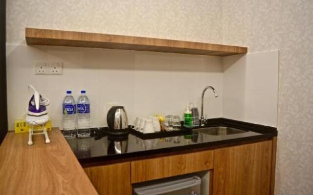 Iconic Suites & Pods Hotel