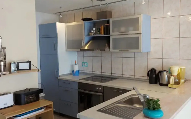 Coastal Charm in Kaštel Kambelovac With Terrace & Sea Views