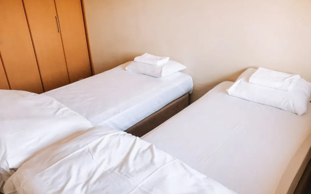 Yotei Town House – Guest Rooms – Niseko