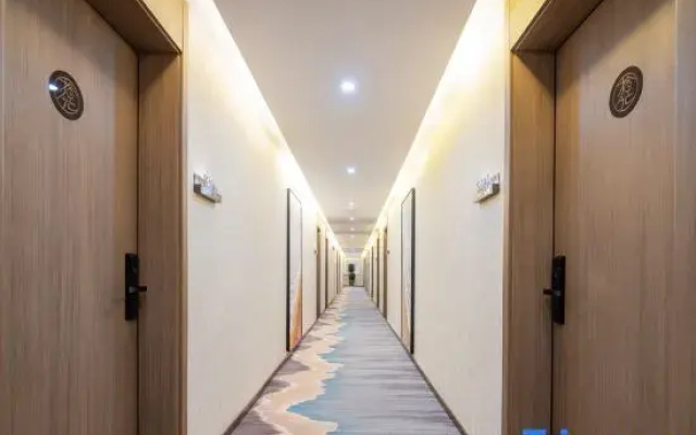 Jiangling Shiguang Hotel (Yidu Xunlong Water Street Branch)
