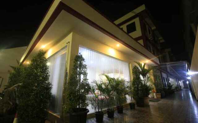 Dermaga Keluarga Hotel Sonosewu