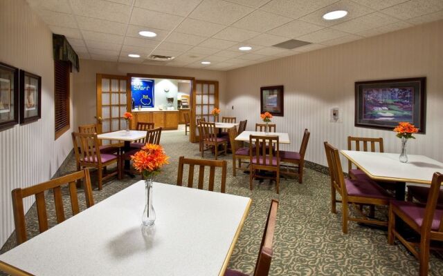 Links Bos Landen Hotel & Spa of Pella, Trademark by Wyndham