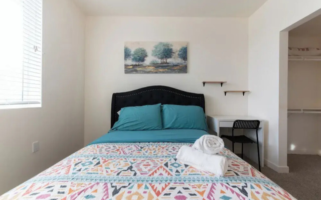Santa Ana Delightful 4 Bedroom House