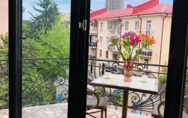 Eiffel Hotel