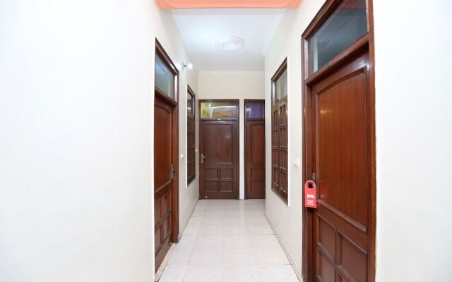 OYO 10239 Holiday INN Paradise