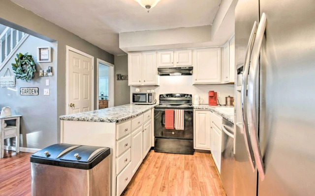 Poconos House w/ Large Deck, Gas Grill & Fire Pit!