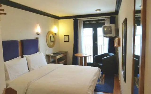 The Townhouse Hotel