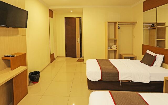 Super OYO Townhouse OAK Hotel Fiducia Serpong