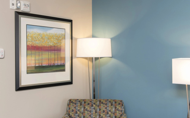 Holiday Inn Indianapolis Airport by IHG
