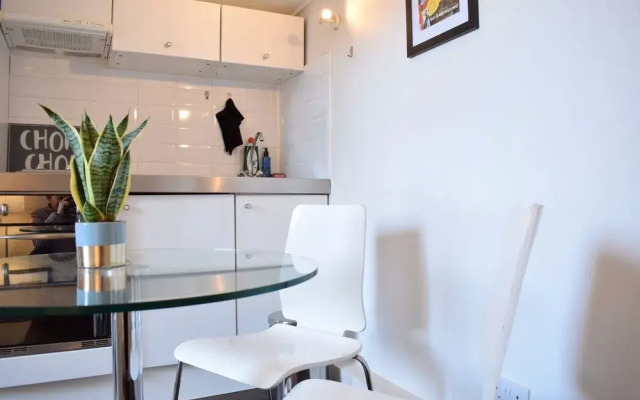 1 Bedroom Flat in Notting Hill With Mezzanine