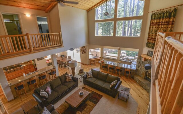 Kantor's Hideout by Tahoe Mountain Properties