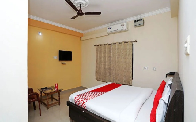 OYO 16821 Hotel Senapati Palace