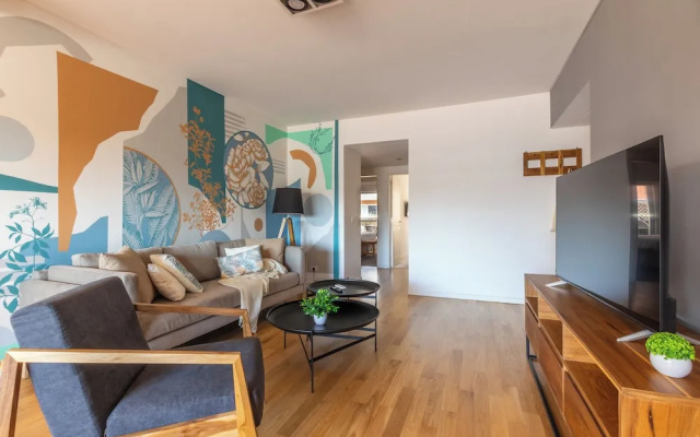 2BR Family Apt Puente de la Mujer View