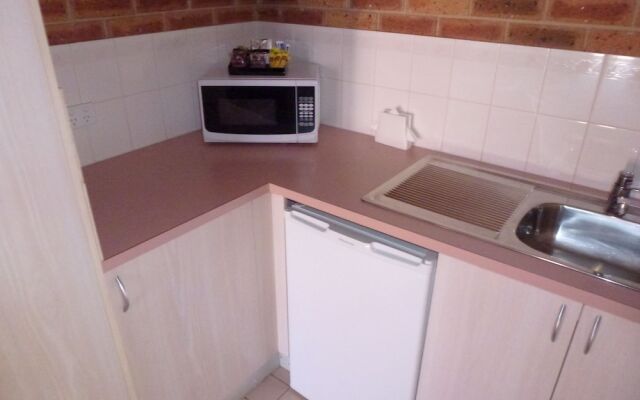 BEST WESTERN Colonial Motor Inn