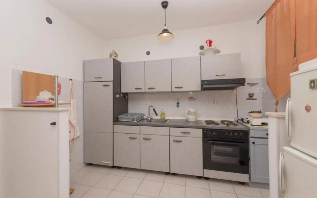 Apartments with a parking space Tucepi, Makarska - 6856