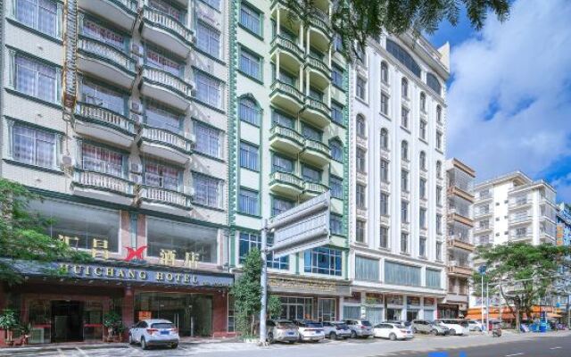 Dongxing Huichang Fashion Hotel