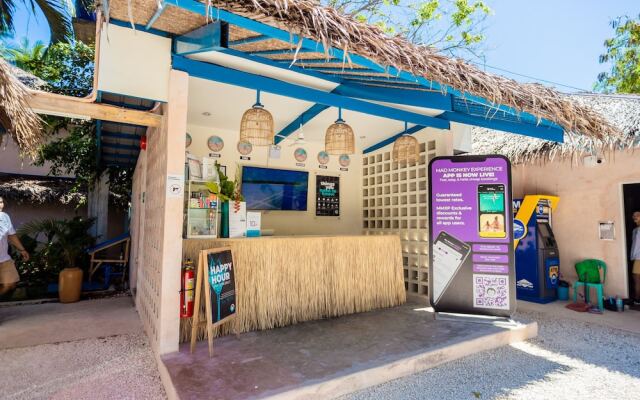 Mad Monkey Panglao