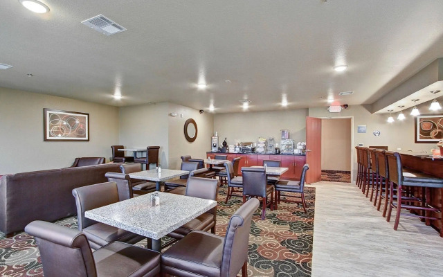Cobblestone Hotel & Suites – Pulaski/Green Bay