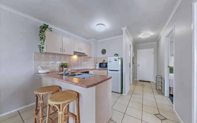 Airlie Sunset Waterview Apartment